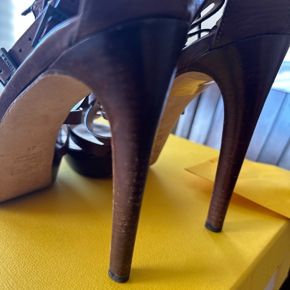 💯 Authentic Fendi brown leather heels!!! 🔥🔥🔥 - Picture 8 of 10